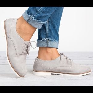 Grey Oxford shoes